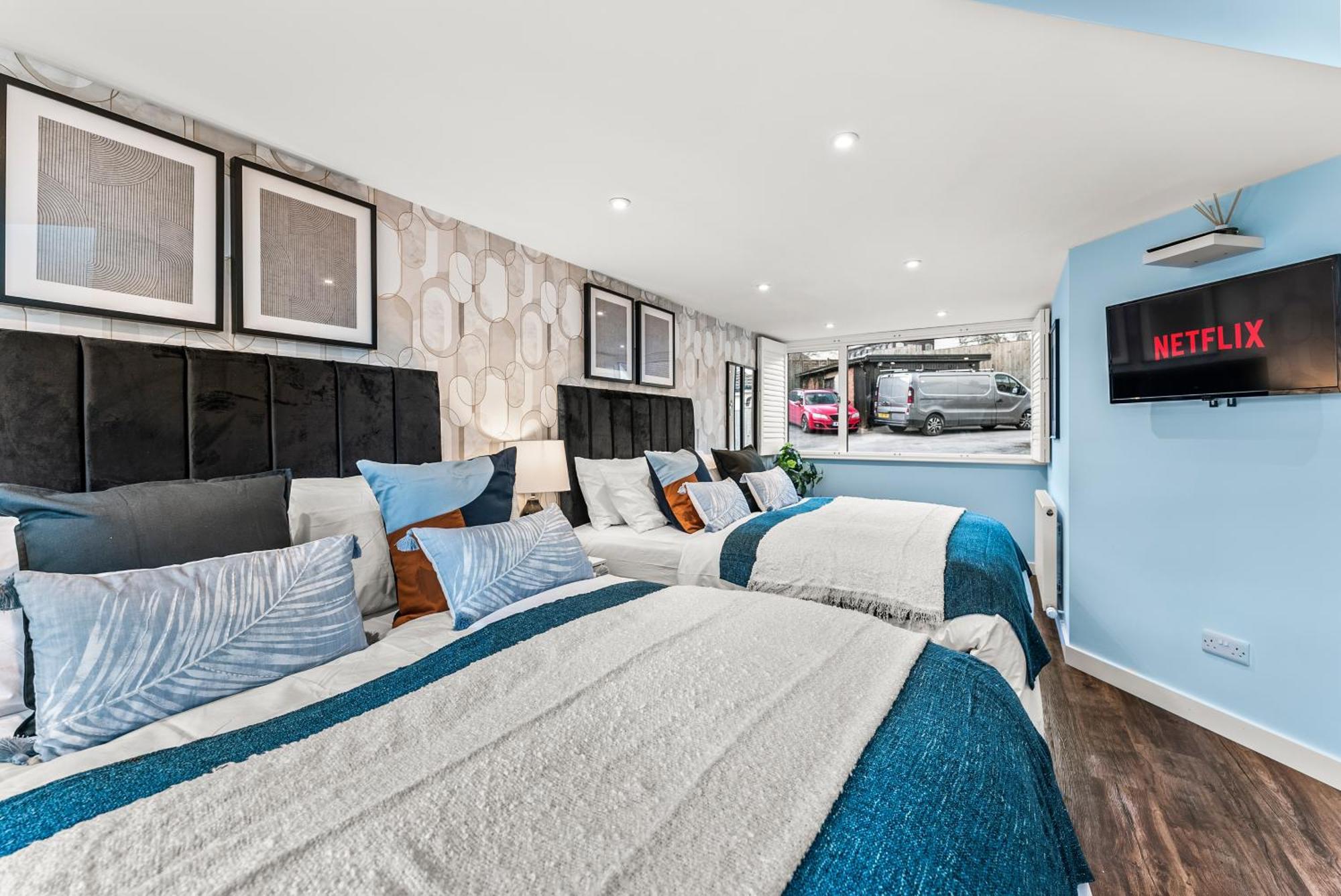 Elegant Retreat In Cheltenham - Garden & Parking Included Экстерьер фото
