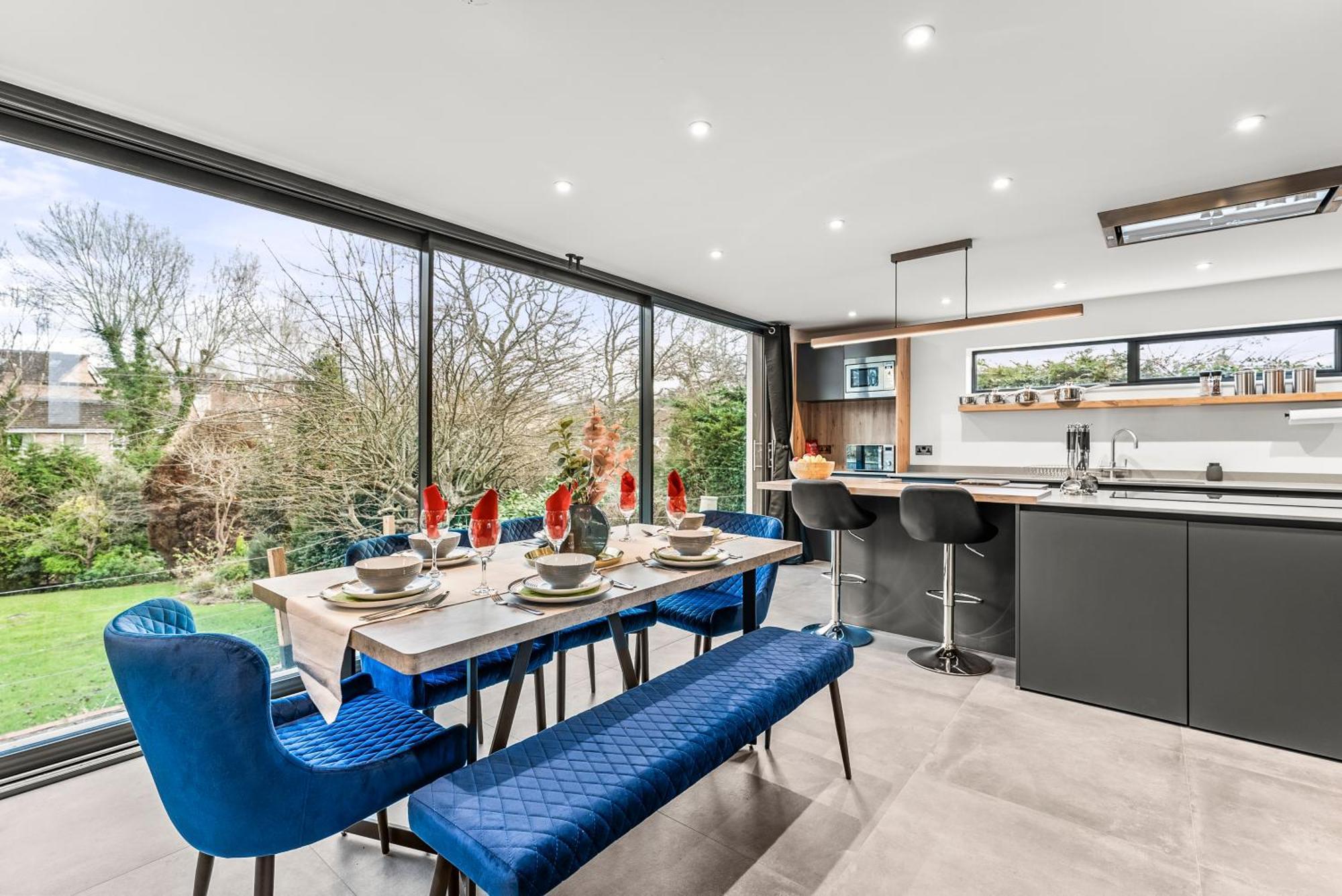 Elegant Retreat In Cheltenham - Garden & Parking Included Экстерьер фото