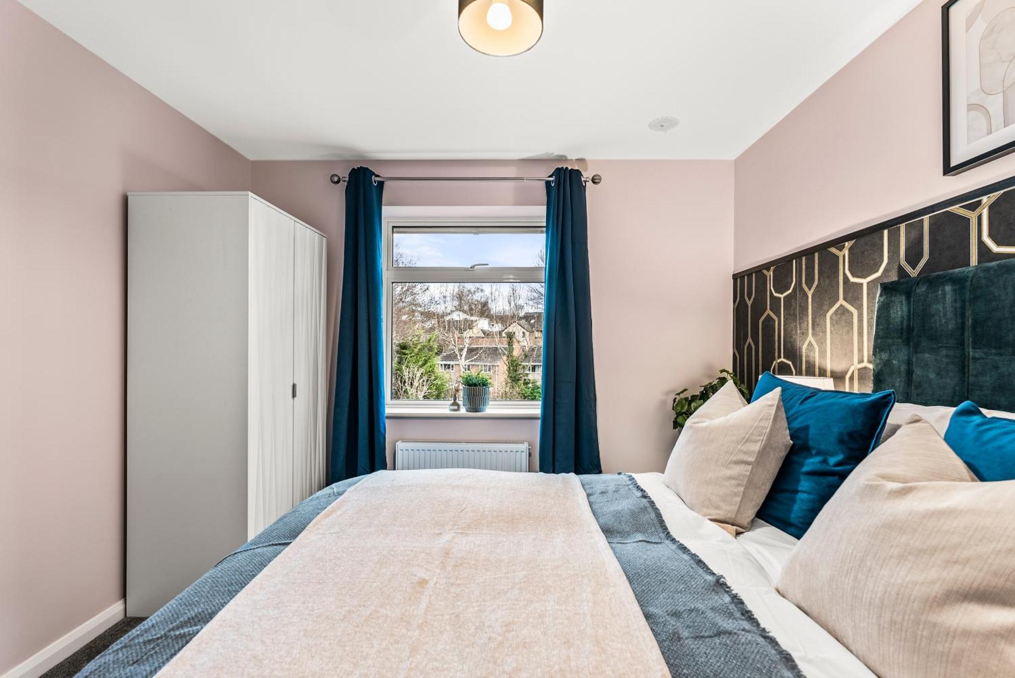 Elegant Retreat In Cheltenham - Garden & Parking Included Экстерьер фото