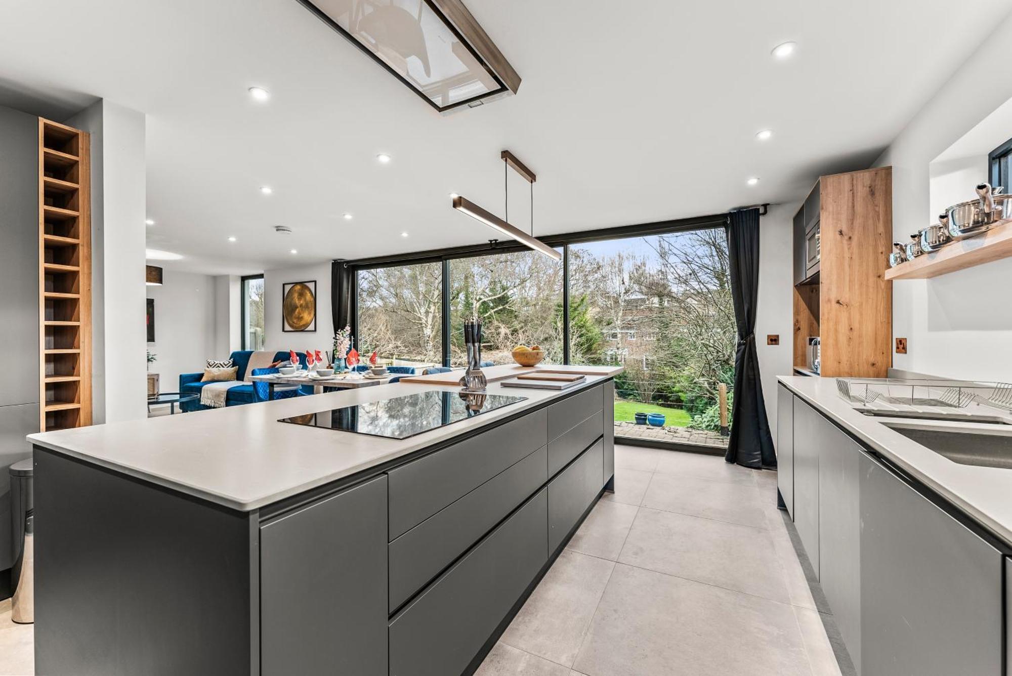 Elegant Retreat In Cheltenham - Garden & Parking Included Экстерьер фото