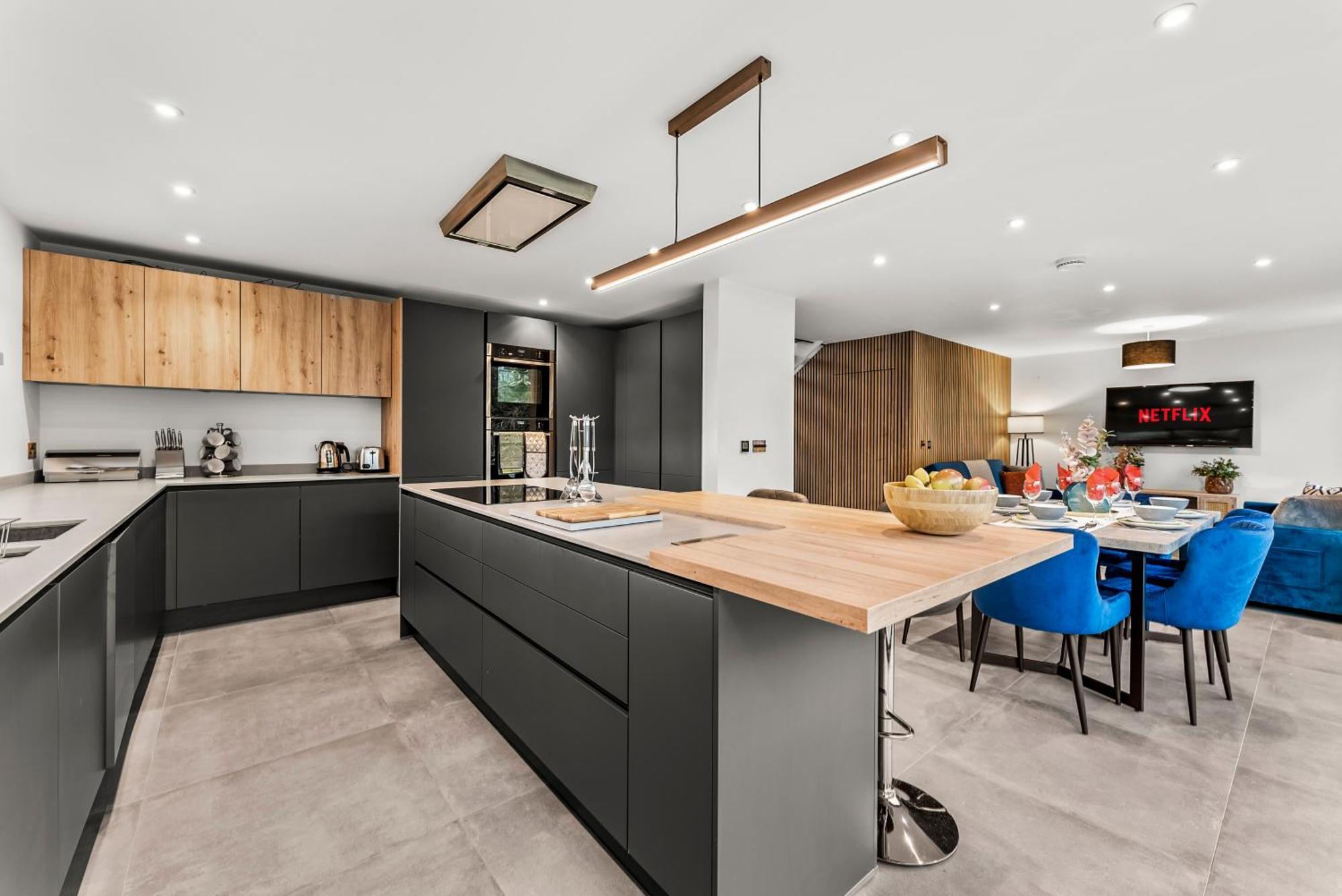 Elegant Retreat In Cheltenham - Garden & Parking Included Экстерьер фото