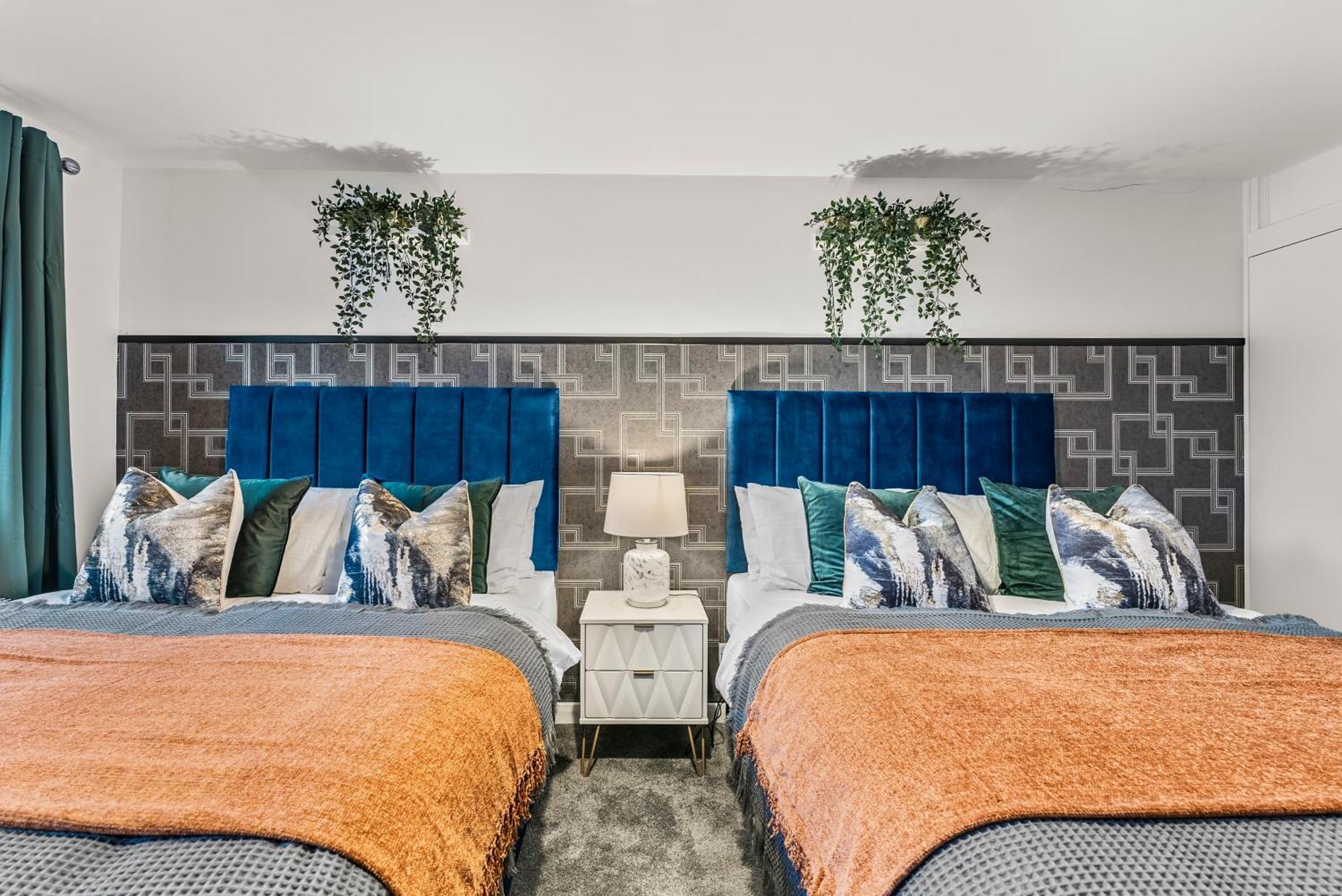 Elegant Retreat In Cheltenham - Garden & Parking Included Экстерьер фото